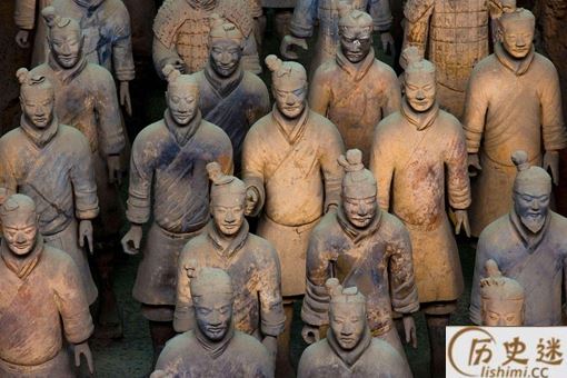 兵马俑中间那个长土堆是干什么用的