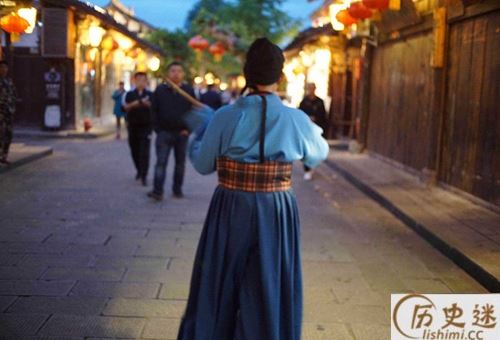 古代有打更的习俗,早睡觉的人不嫌吵么