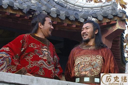 刘邦和朱元璋都是通过农民起义当上皇帝的,那么他俩对比谁比较厉害