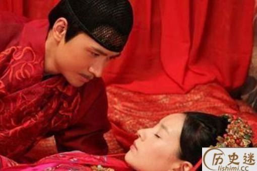 李治刁难张公艺,赏2梨要求900个人分吃,如何面对的