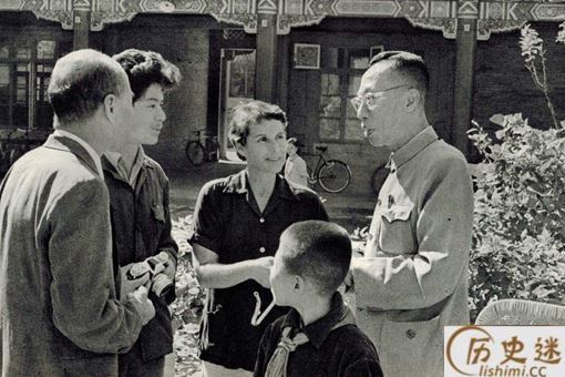 溥仪小时候宫女对他做了什么