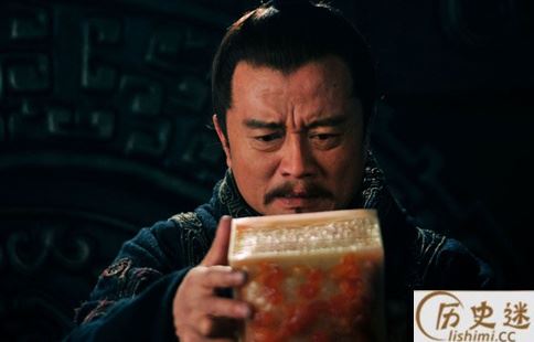 曹操让刘备带自己的兵攻打袁术是为了监视刘备么