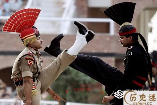 印巴边界军人换岗仪式为什么搞笑