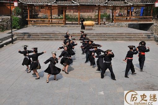 苗族民间的艺术奇葩“反扳木鼓舞”