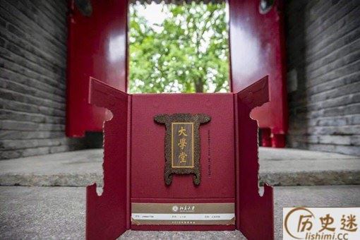 北大牌匾通知书是什么样