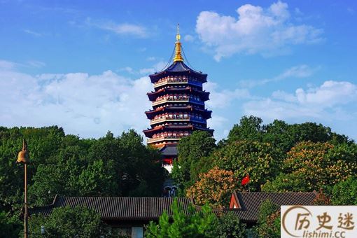 雷峰塔突然坍塌时,里面真的挖出了装有蜈蚣的盒子