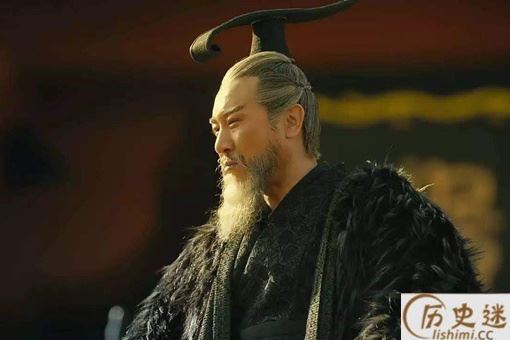 曹操说的“人的脚为什么总是那么白呢,因为它总爱藏着掖着”是什么意思