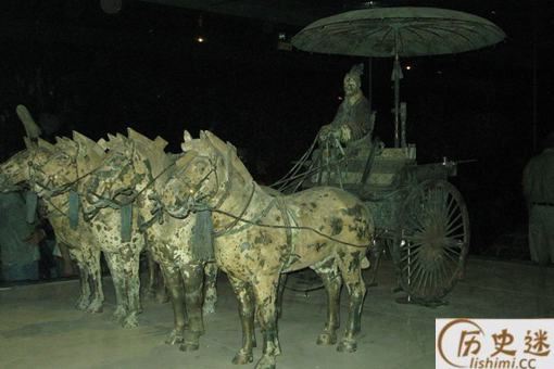 为什么古代的马车都是两个轮子,为什么不做成四轮