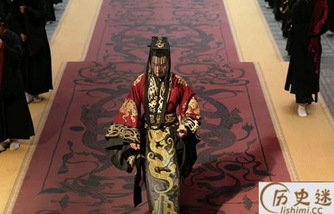 曹丕是怎么当上皇帝的