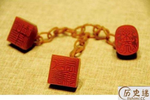 溥仪被逐出北京的时为何要把田黄石三链章藏在棉衣里