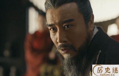 曹操是怎么操控吕布和刘备为自己做事的