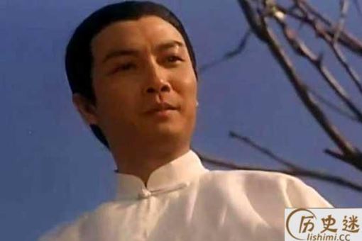 此人身怀正邪两种神功,原型竟是金庸家仆