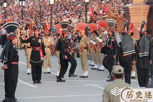 印巴边界军人换岗仪式为什么搞笑