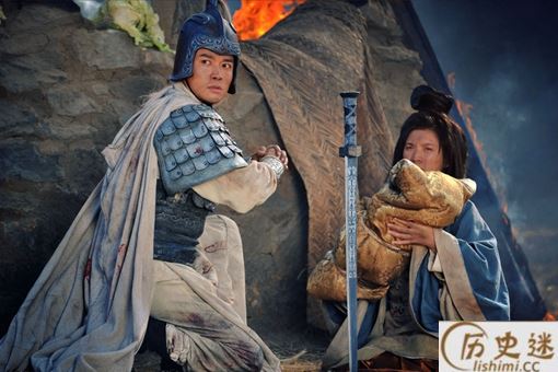 糜夫人将阿斗交给赵云后投井自杀,是因为怕给刘备带绿帽子