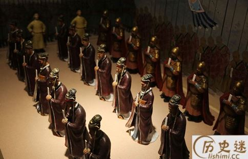 古代上朝为什么只有清朝百官要下跪