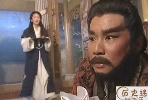 古装剧里面的妖怪为什么杀不了皇帝啊