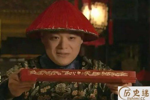 太监上厕所是站着还是蹲着