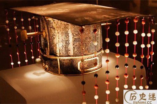 古代皇帝冕旒上为什么要加垂珠