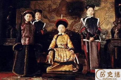 康熙第一次见到自己孙子乾隆的时候为什么会惊讶到放下手中的茶杯