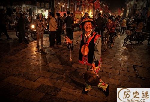 古代有打更的习俗,早睡觉的人不嫌吵么