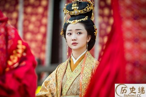 曹皇后是曹操的女儿,为什么她要向着汉献帝