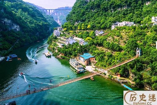 三峡发现一条受伤真龙是真的吗