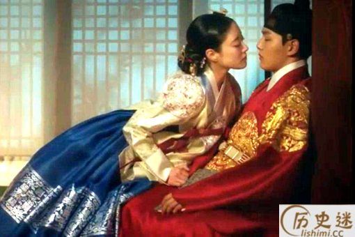 古代男主与小妾行房为何正妻要在一旁