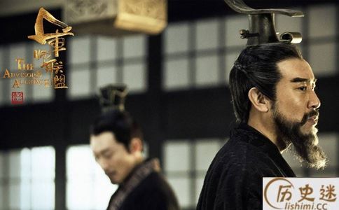 曹操可以让多人围攻吕布,但是为不敢围攻张飞呢