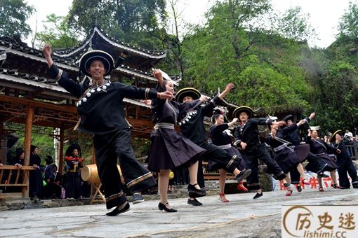 苗族民间的艺术奇葩“反扳木鼓舞”