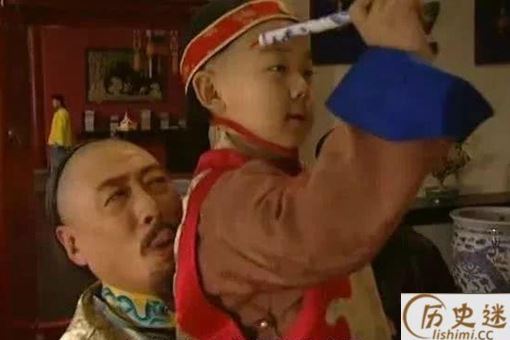 康熙第一次见到自己孙子乾隆的时候为什么会惊讶到放下手中的茶杯