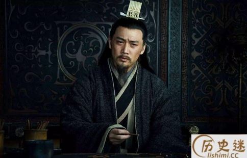 卧龙凤雏得一可得天下下一句是什么