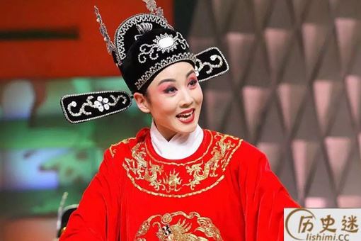 黄梅戏女驸马民女名叫冯素珍吗