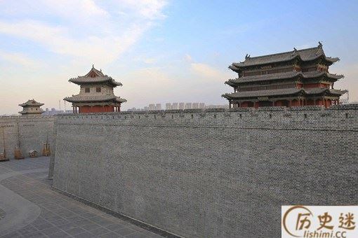 《登兖州城楼》古诗赏析