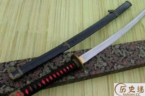 日本为何崇拜菊花和武士刀