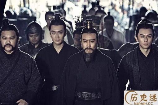闷闷不乐什么意思