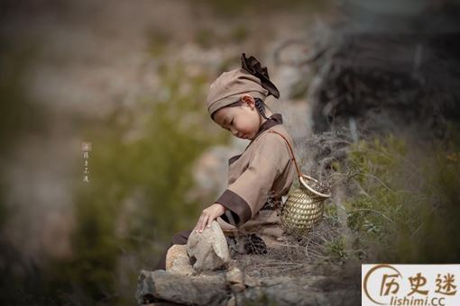 黄口小儿中黄口原意指的是什么