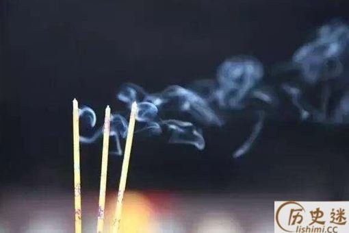 我国从古至今亲人逝世后守灵时为何要插三根香