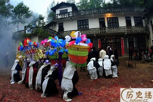 人死后脸上盖白布是什么样的丧葬习俗