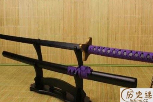 日本为何崇拜菊花和武士刀