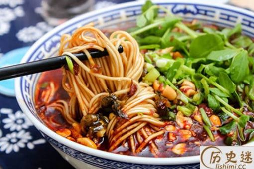 去重庆旅游时可以品尝当地的什么面条