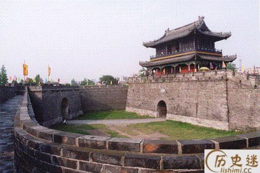 千里江陵一日还中的江陵指的是哪里