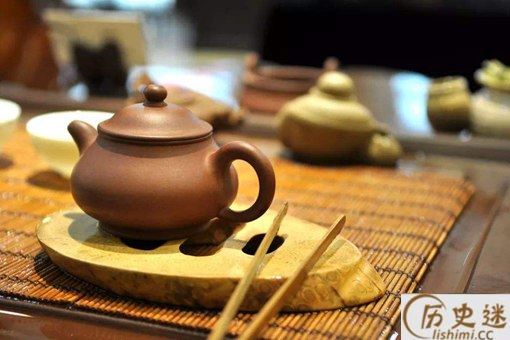 倒茶的时候为什么要敲几下桌子